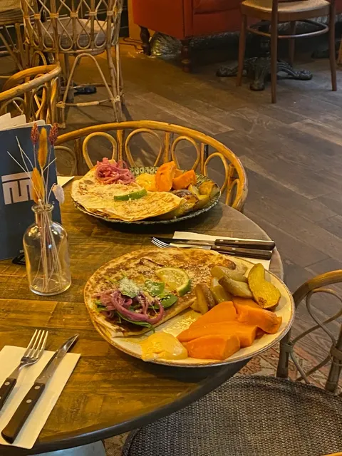 A Hidden Mexican Gem in the Alleys of Paris 🌮📍🍽️