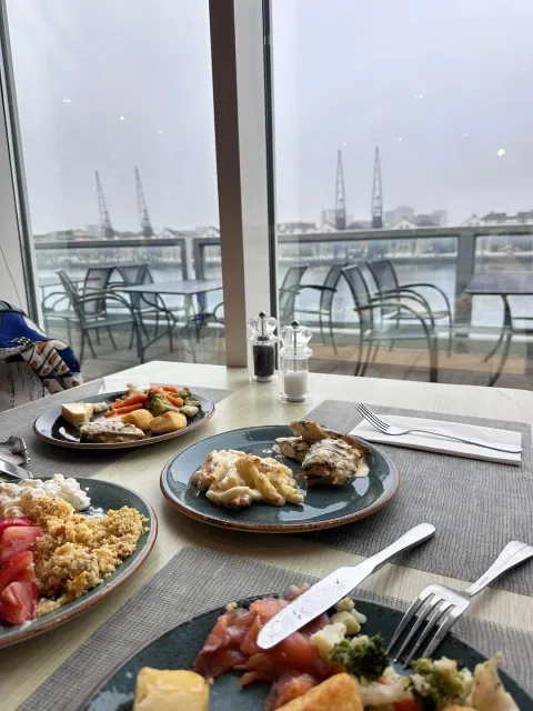 🌟 An Amazing Dining Experience with Stunning Views! 🌟