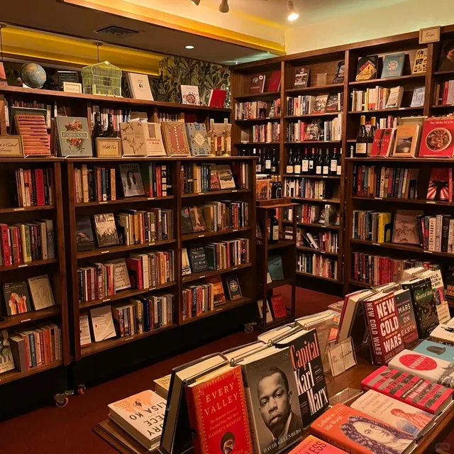 Leopold’s Books Bar Caffè – Sip & Read in Style 📚