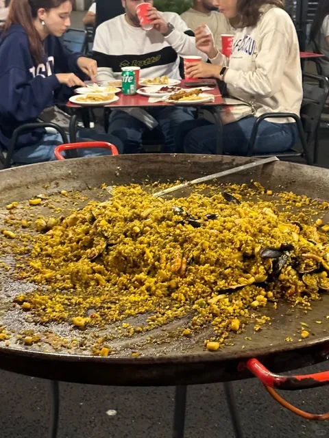 🇪🇸 Barcelona Night Market: A Foodie Paradise! 🌃🍢