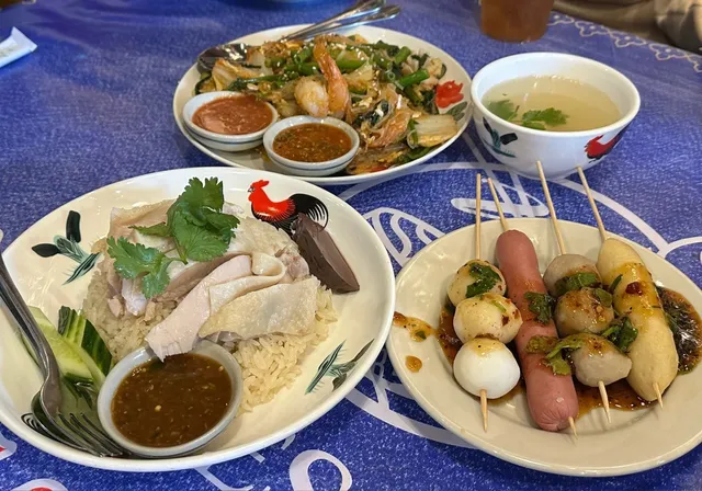 Noodles Party — Chicken Rice is AMAZING! The rest… just okay 🍚