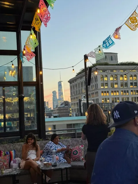 Quirky, Compact & Moody – But the Location Is Everything! 🖤🏙️