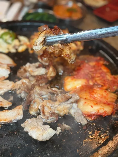 LA Korean Grill Plate BBQ AYCE 🥩 Staff Grills for You the Whole Time!