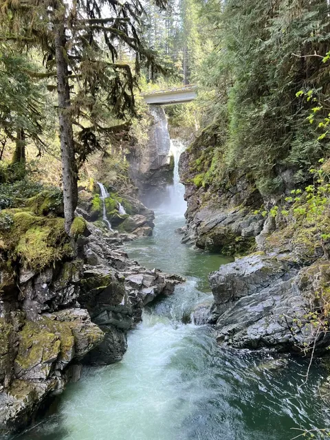 ​​A 30-Minute Fairy Tale Hike to Milky Mamquam Falls ! 🌿💦​​