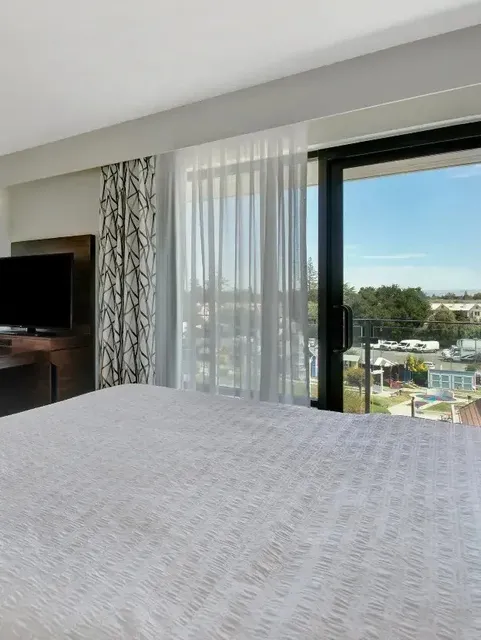 All-Suite Hotel – So Good It Made Me Emotional! 😭