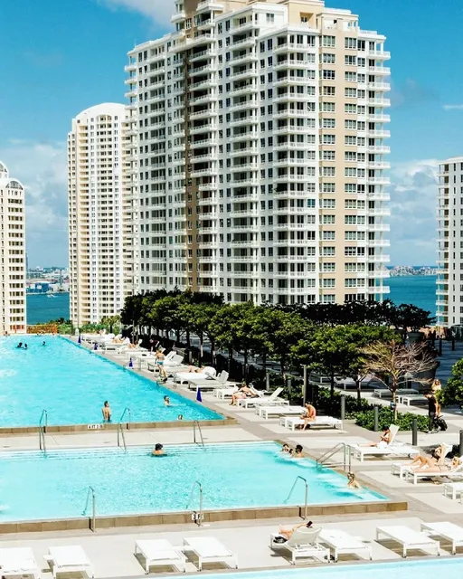 🏨🏙️ W Miami Hotel - Prime Downtown Stay! 🏙️🏨