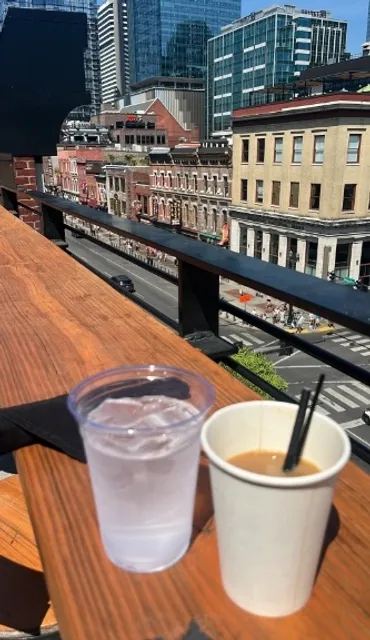 Trendy Hub in the Heart of Music｜Moxy Hotel!