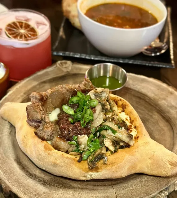 New York's Cheesy Delights! Time for the 4.8-Rated Cheese Boat 🚤