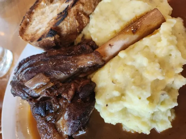 Delicious Comfort Food in Miami! Casual & Cozy. 🍖