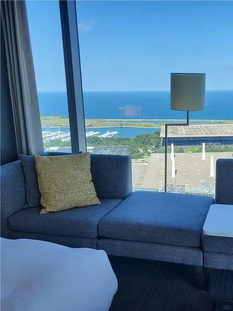 🌟 Chicago Hotel Gem: Stay 10+ Days & Still Love It!