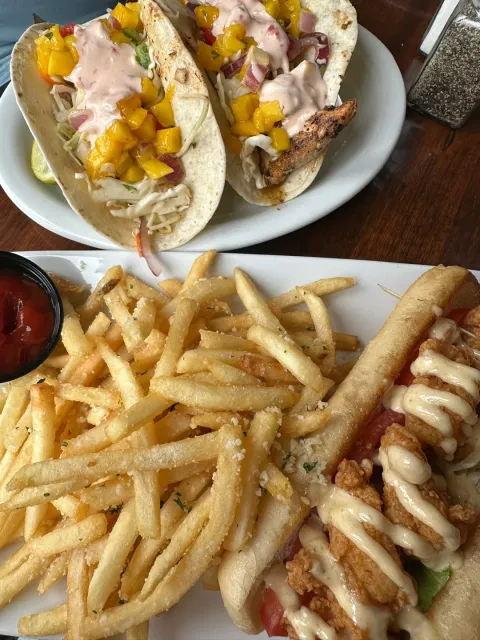 Great Food, But Service Could Be Better 🍽️😐