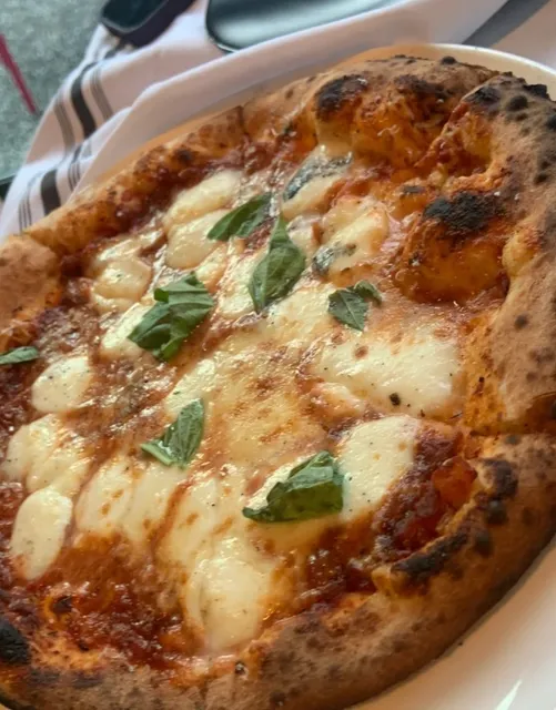 🍕 Graffito Pizza | River Street's Slice of Perfection