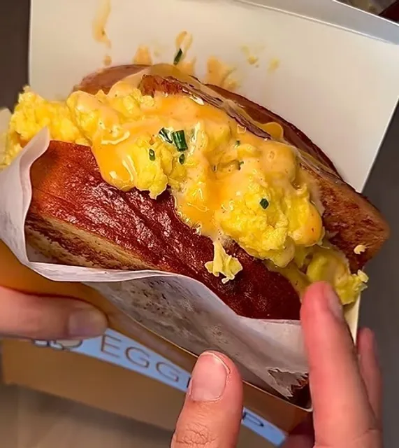 🥚 Eggflip - Minneapolis Skyway's Breakfast Darling! 🌟