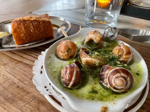 🇫🇷 Bouillon Albert | Montreal’s Cozy French Bistro Gem! 🍽️✨  