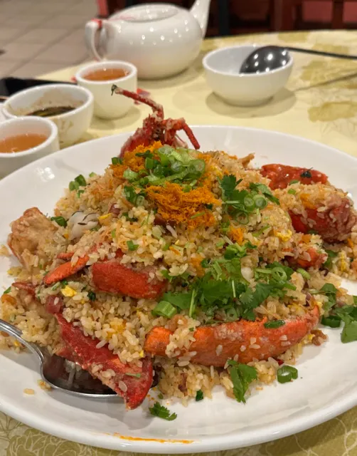 Healed by This Pot of Lobster Glutinous Rice 🦞