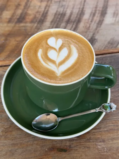 🇳🇿 Christchurch Day Trip: Akaroa — The French Riviera of NZ!