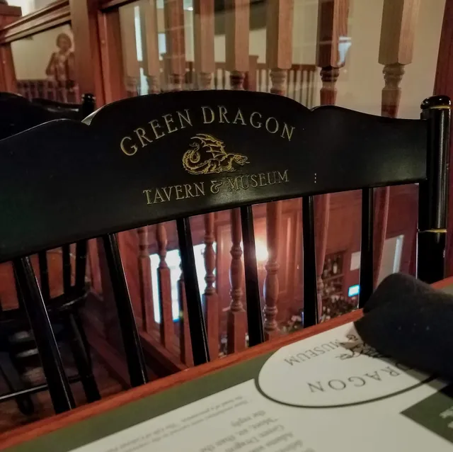 Fun & Cozy Irish Pub! 🍀