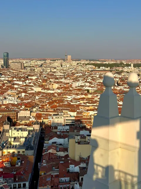 🇪🇸 Madrid’s Most Instagrammable Rooftop Bar! 📸✨