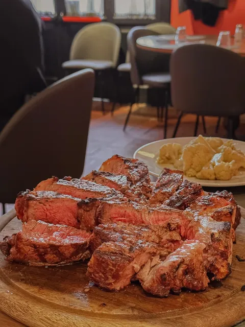 Florence Foodie Heavyweight: T-Bone Steak Recommendation ✨