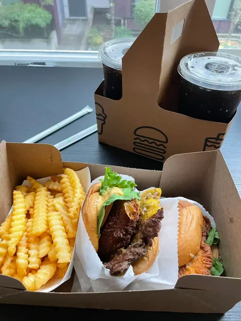 📍 Shake Shack BOGO Burger Deal 🍔🎉