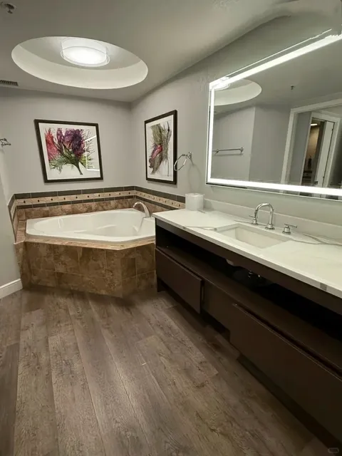 Near the Las Vegas Convention Center! Budget Hotel with a Kitchen 🏨✨