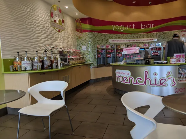 A Frozen Yogurt Shop in Miami with Endless Flavors & Toppings! 🍦