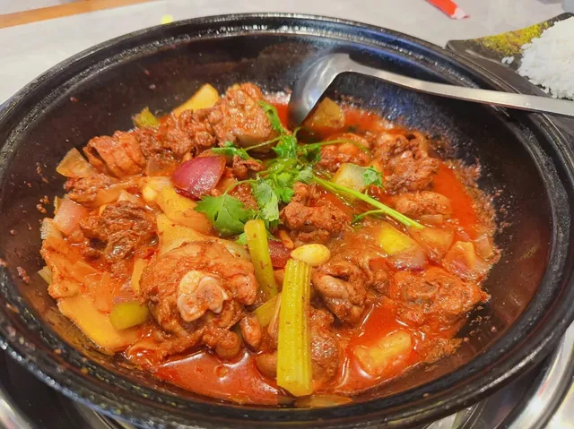 Hotpot Alley: Austin’s Dual-Delight Hotpot Paradise 🌴 