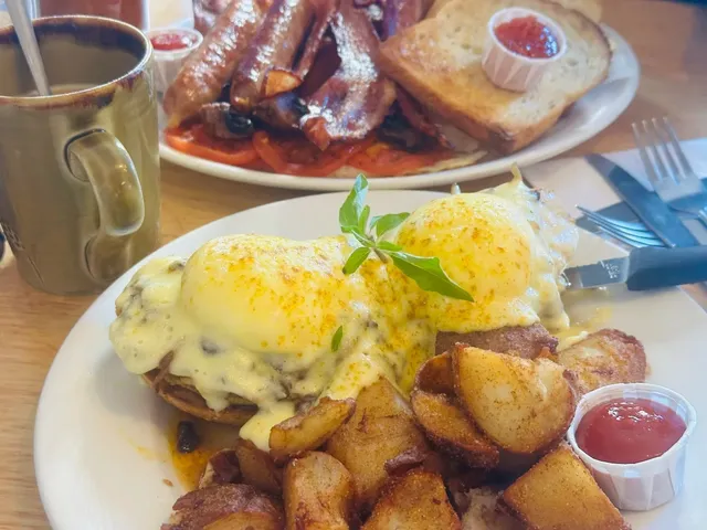 🇨🇦 Falling in Love with Victoria: One Step, One Picture-Perfect🌸🧥