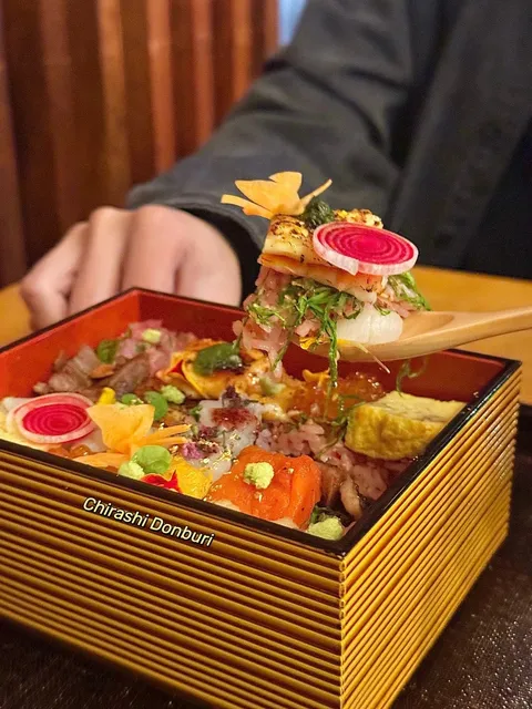 🇨🇦 ​​Vancouver’s Most Instagrammable Chirashi Bowl!​​ 🍣✨