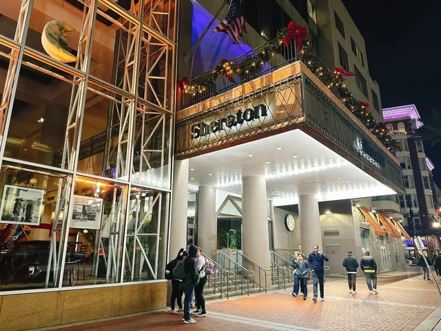 Staying at the Sheraton New Orleans Hotel 🎄