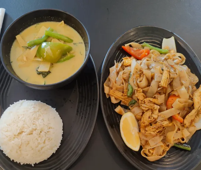 🔥 Hidden Gem Near Toronto｜Mee Kiin Thai Kitchen｜Homemade Thai Magic