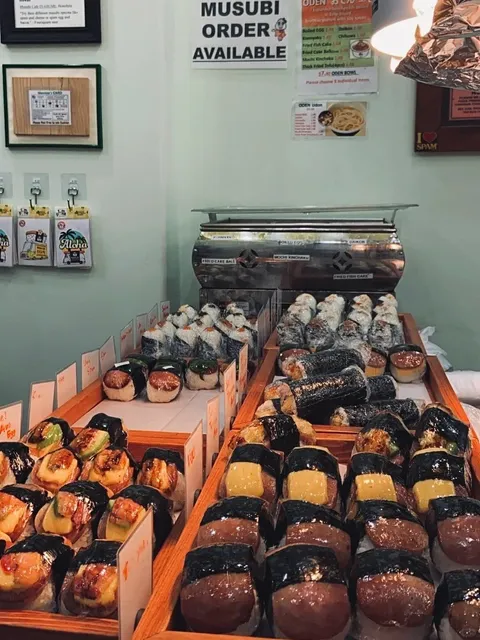  Must-Try Restaurants in Honolulu, Hawaii! 🌺🍽️