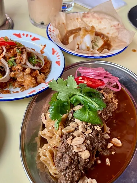 🇬🇧 Bun House Disco: East London’s Retro Hong Kong Tapas Party! 🎉✨  