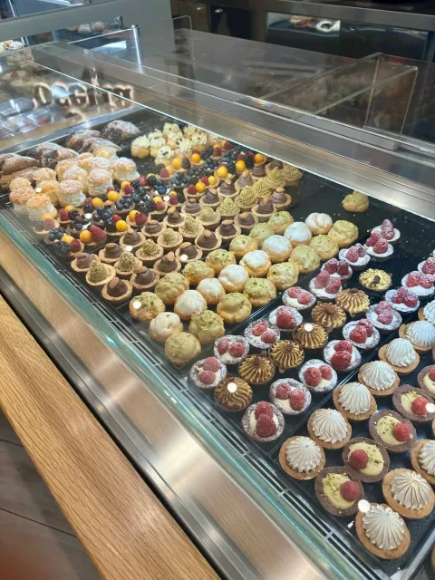 A Well-Located Bakery with Charm & Views 🥐🗽