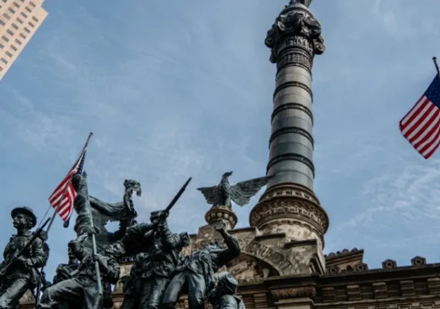 Soldiers' and Sailors' Monument 🎖️🏛️