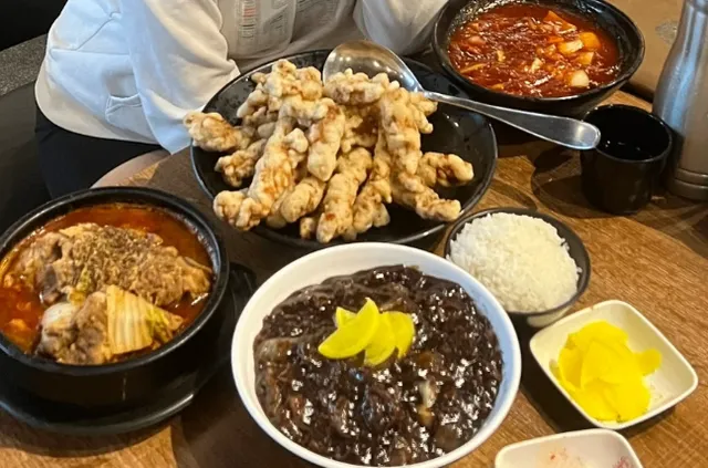 🔥 Chuihong - Vancouver's Viral Korean-Chinese Noodle Sensation!