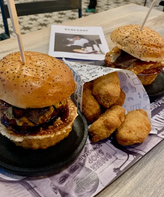 Explore | 🍔 Spanish juicy American burger is how juicy 💥