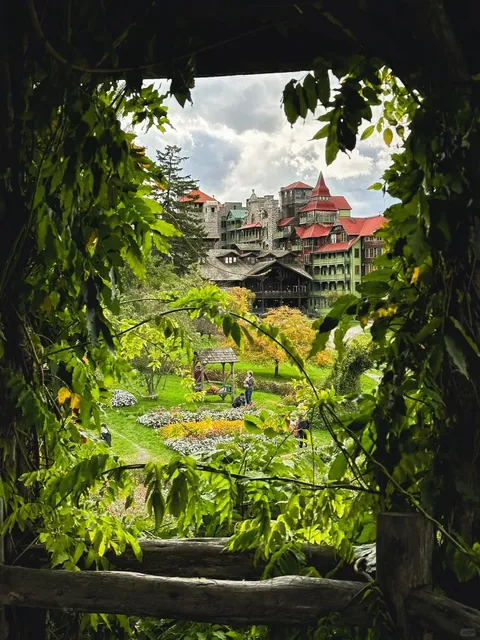 New York Area | A Fairytale Mountain House in the Deep Autumn Forest🏰
