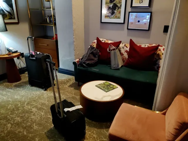 The Eliza Jane: An A+ Stay! 🏨✨