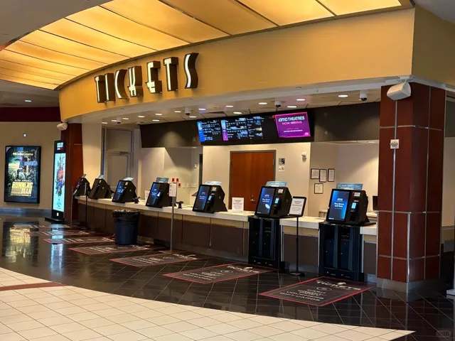 Tysons Corner Center | Black Friday Morning Chronicle 🛍️⚫️