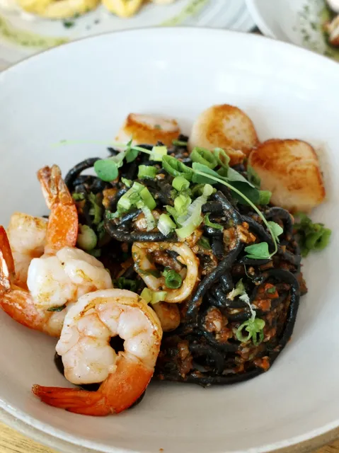 🦑 Lunenburg’s Hidden Coastal Gem – The Beach Pea Kitchen Review!  