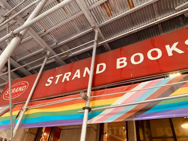 ​​New York Bookstore Tour 📚 Snap-Worthy Spots!​​