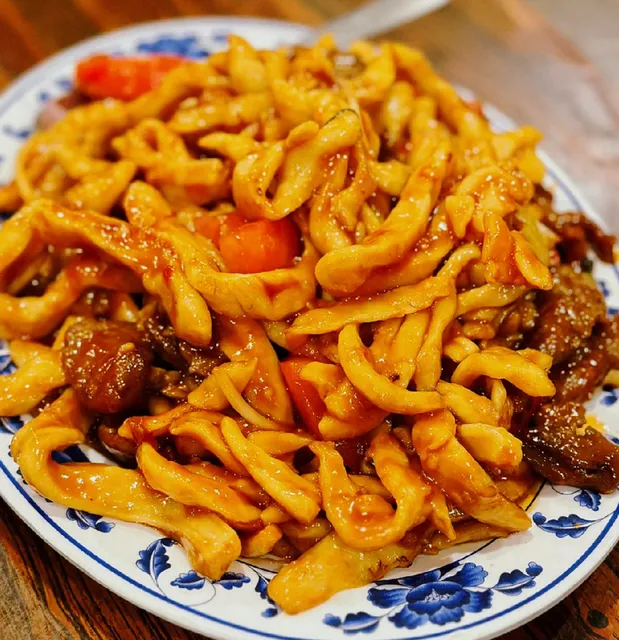 Shan Dong Restaurant | A Historic Noodle Spot in Oakland’s Chinatown 