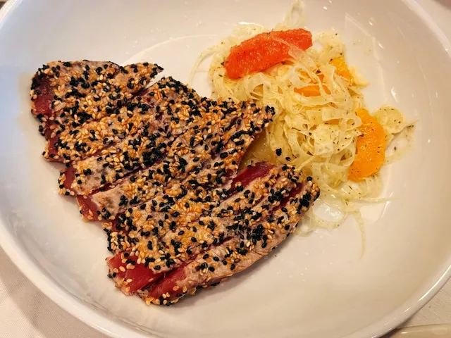 Chicago Naperville Western Cuisine | Hugo's Frog Bar & Fish House 🍽️