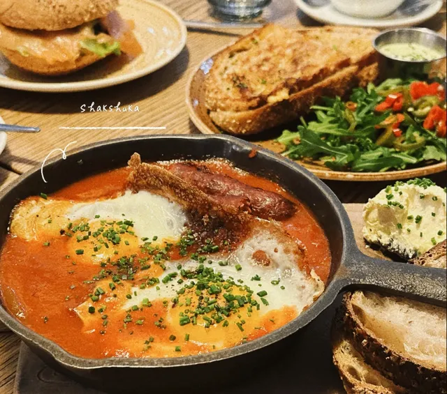 Two Consecutive Days at the Super Popular Breakfast Spot