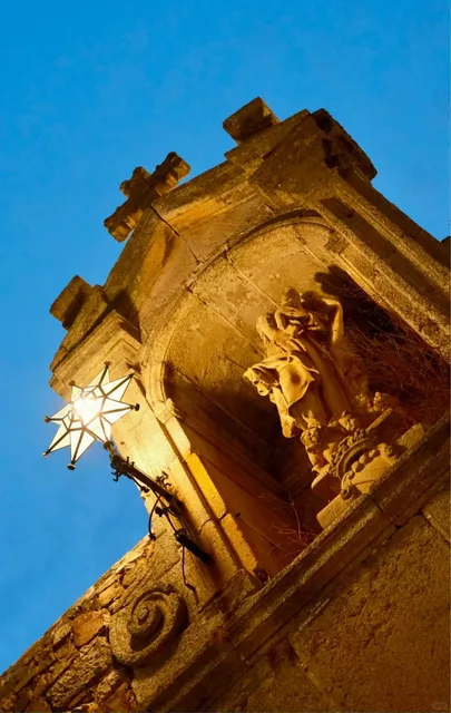  Midnight Pizza & Stone-Cold Stairs: A Solo Traveler’s Epiphany