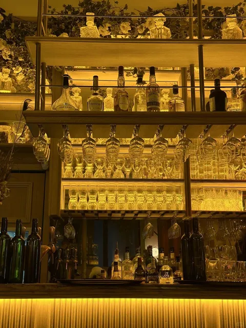 Parisian Chic Dining | The Coziest French Bistro 🥂✨  