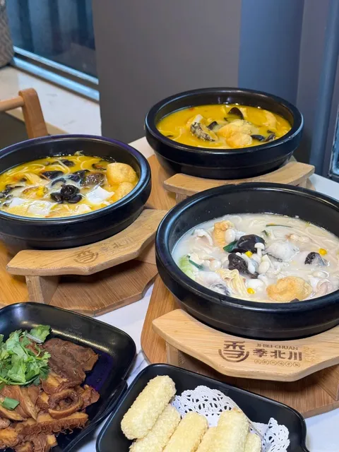 This bowl of rice noodles in Flushing is just too delicious! 🌟