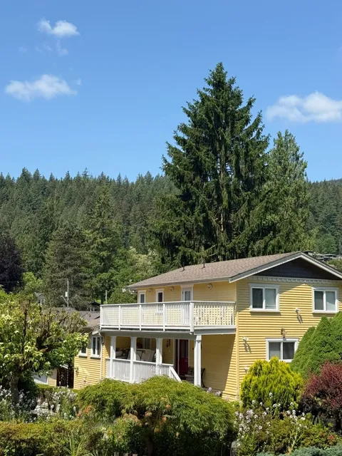 ​​🌊 Deep Cove: Vancouver's Chillest Summer Escape 🌿​​