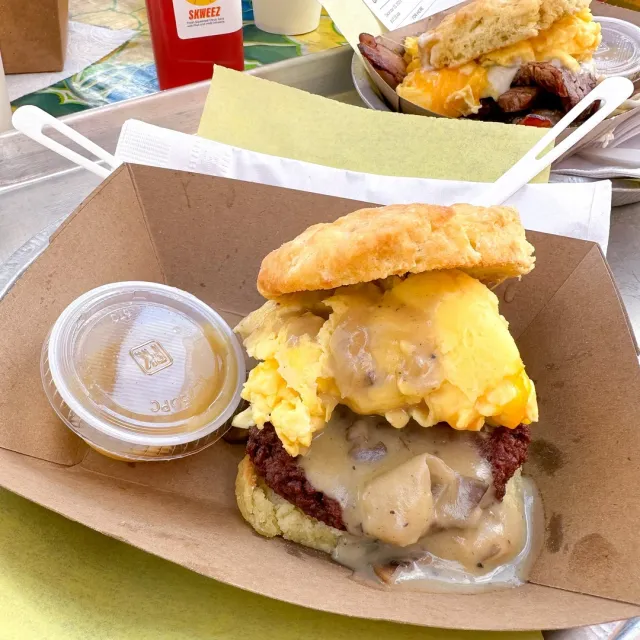 🍳 A Lovely Brunch Spot with Amazing Biscuits! 🐶